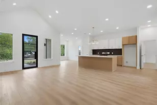 2634 Bainbridge Dr, Dallas, TX 75237 - Photo 3