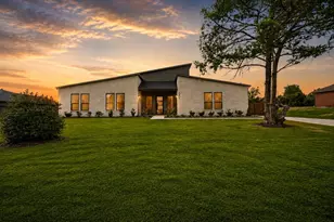 2634 Bainbridge Dr, Dallas, TX 75237 - Photo 1