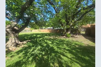 422 Woodmere Drive, Garland, TX 75043 - Photo 17
