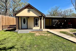716 Baylor St, Nocona, TX 76255 - Photo 17