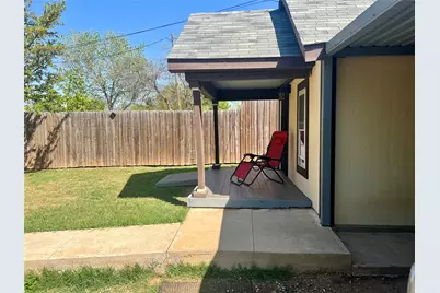 716 Baylor Street, Nocona, TX 76255 - Photo 3