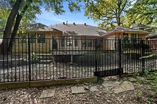 2620 Surrey Woods Rd, Flower Mound, TX 75028 - Photo 19