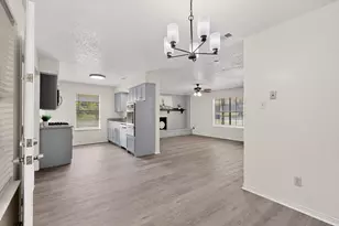 208 Gregory Dr, DeSoto, TX 75115 - Photo 7