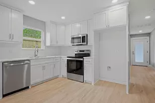 1016 S 1st St, Sherman, TX 75090 - Photo 9