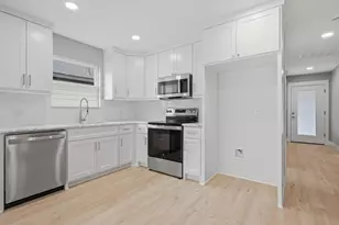 1012 S 1st St, Sherman, TX 75090 - Photo 9