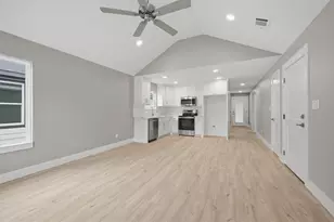 1012 S 1st St, Sherman, TX 75090 - Photo 5