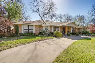 1205 Shady Creek Dr, Euless, TX 76040 - Photo 3