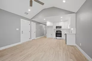 1008 S 1st St, Sherman, TX 75090 - Photo 5