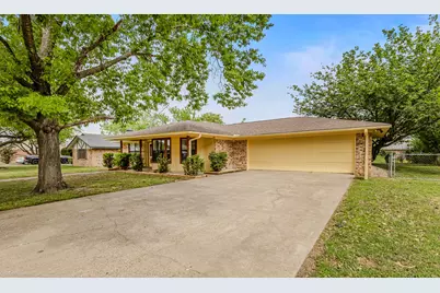 212 W McAfee Street, Mabank, TX 75147 - Photo 3