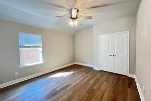 806 Greyson Ln, Greenville, TX 75402 - Photo 3