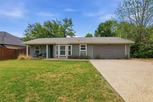 217 Granada Calle St, Granbury, TX 76049 - Photo 3