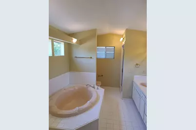 1914 Shorewood Drive, Grapevine, TX 76051 - Photo 23