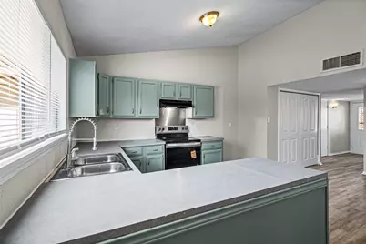 513 Beechwood Drive, Grand Prairie, TX 75052 - Photo 9