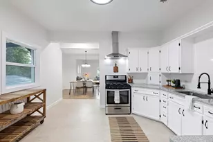 611 Cherry St, Bowie, TX 76230 - Photo 7