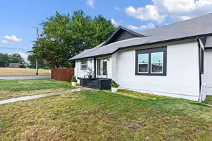 611 Cherry St, Bowie, TX 76230 - Photo 29