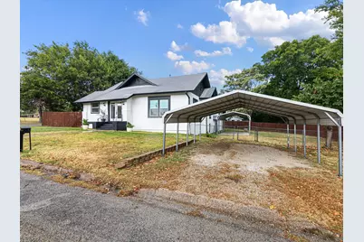 611 Cherry Street, Bowie, TX 76230 - Photo 37