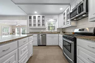 2306 Oak Cliff Dr, Waco, TX 76710 - Photo 9