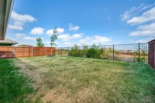 13105 Dawson Dr, Providence Village, TX 76227 - Photo 19