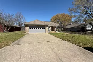 809 Martin St, Bonham, TX 75418 - Photo 1