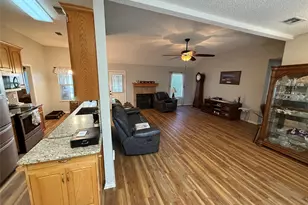 809 Martin St, Bonham, TX 75418 - Photo 5