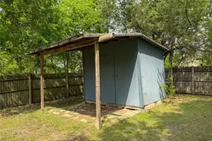 907 W Fischer St, Sherman, TX 75092 - Photo 15