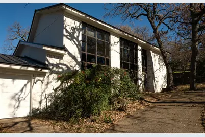 2001 Park Hill Drive, Arlington, TX 76012 - Photo 1