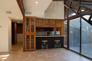 2001 Park Hill Dr, Arlington, TX 76012 - Photo 5