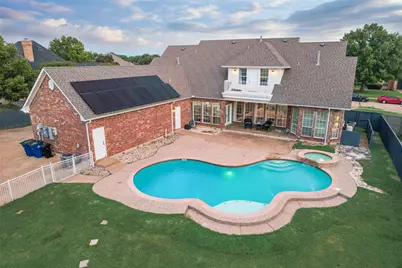 2100 Lakeridge Circle, Ennis, TX 75119 - Photo 1