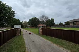 901 W Main St, Quinlan, TX 75474 - Photo 3