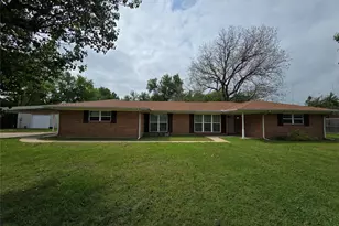 901 W Main St, Quinlan, TX 75474 - Photo 1