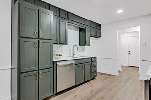 715 Pheasant Run, Burleson, TX 76028 - Photo 9