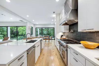 655 Kessler Reserve Court, Dallas, TX 75208 - Photo 9