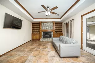 1109 Prairie Creek Pl, Flower Mound, TX 75028 - Photo 9