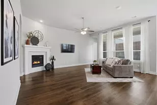 1915 Hillside Ct, Van Alstyne, TX 75495 - Photo 5