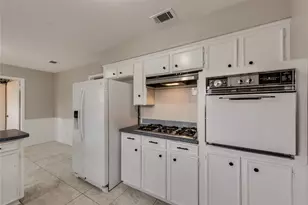 926 Hampshire St, Grand Prairie, TX 75050 - Photo 23