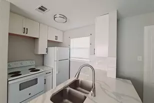 817 Bluebird, Irving, TX 75061 - Photo 7