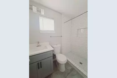 817 Bluebird, Irving, TX 75061 - Photo 11