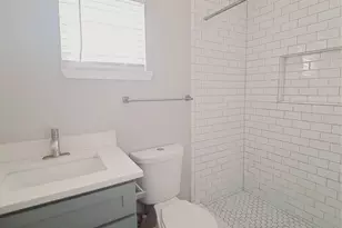 817 Bluebird, Irving, TX 75061 - Photo 11