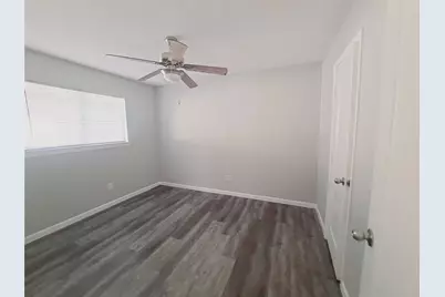 817 Bluebird, Irving, TX 75061 - Photo 9