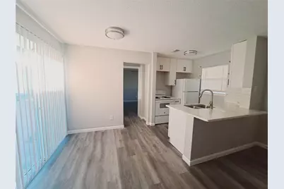 817 Bluebird, Irving, TX 75061 - Photo 3