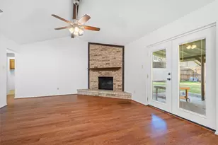 921 Red Oak St, Azle, TX 76020 - Photo 9