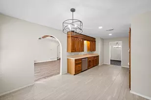 2001 San Jacinto Dr, Arlington, TX 76012 - Photo 11