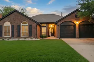 3218 Mapleridge Dr, Grapevine, TX 76051 - Photo 1
