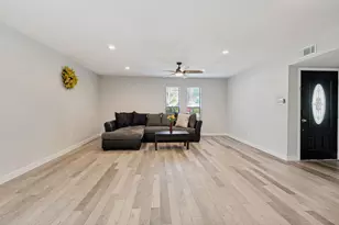 1742 Delaford Dr, Carrollton, TX 75007 - Photo 5