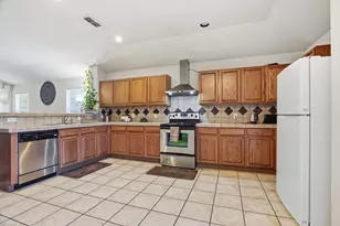 601 Midpark Dr, Euless, TX 76039 - Photo 9