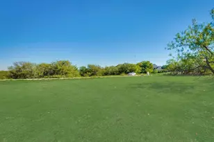 1016 Mallard Pointe Dr, Grand Prairie, TX 75104 - Photo 1