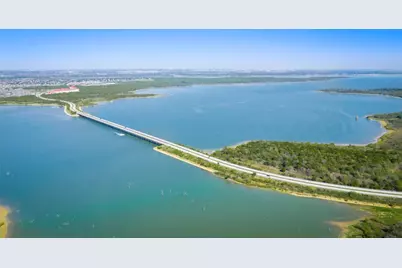 1016 Mallard Pointe Drive, Grand Prairie, TX 75104 - Photo 7