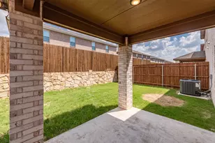 720 Rolling Terrace Cir, Granbury, TX 76049 - Photo 5
