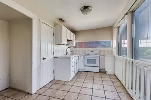 1015 Kings Hwy, Dallas, TX 75208 - Photo 9