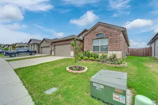 312 Youngblood Ln, Fort Worth, TX 76131 - Photo 3